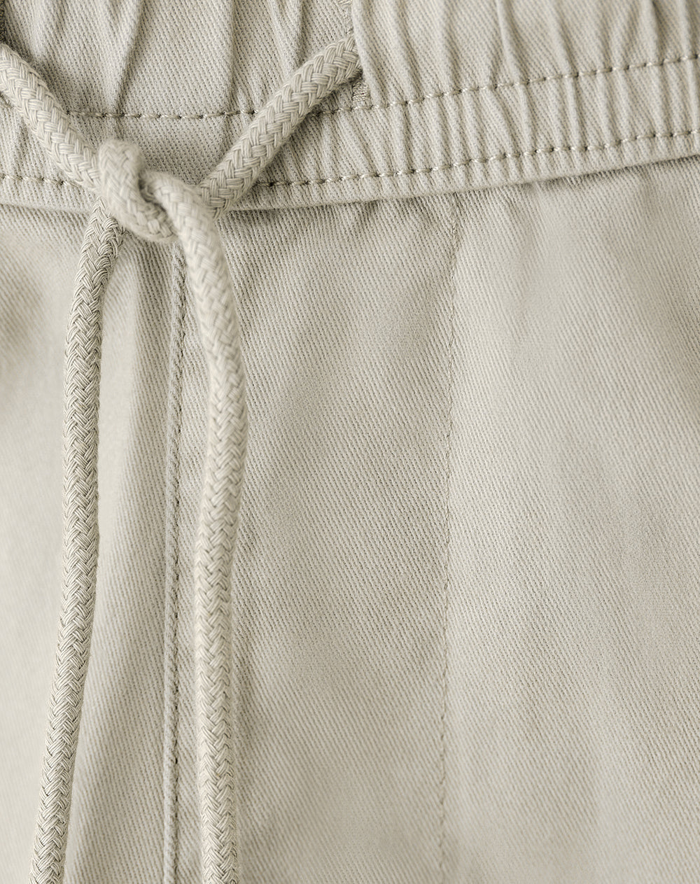 Pantalón regular fit tiro medio en drill taupe