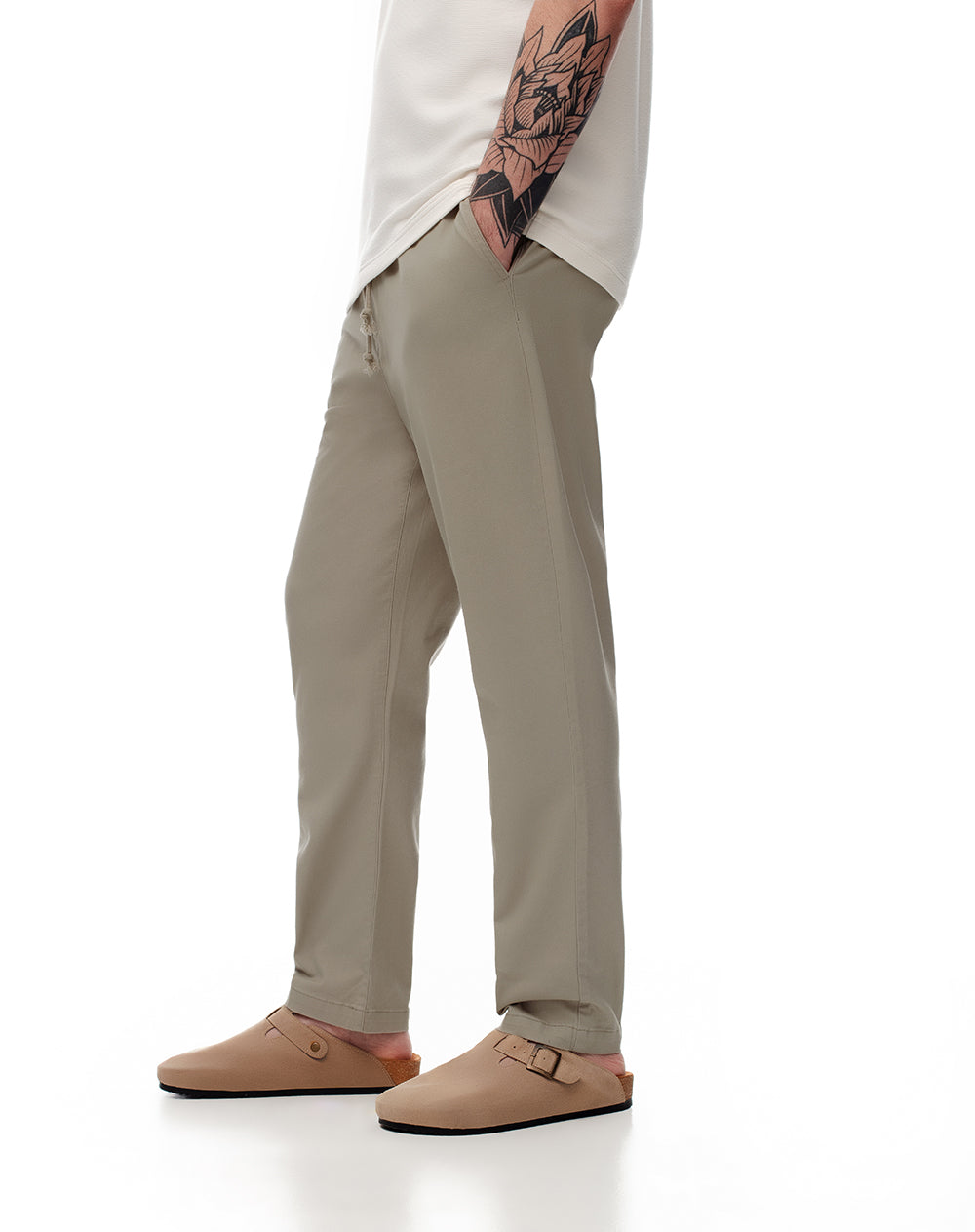 Pantalón regular fit tiro medio en drill taupe