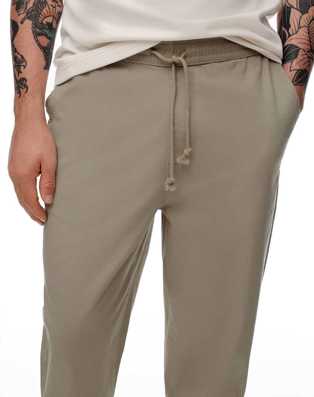 Pantalón regular fit tiro medio en drill taupe