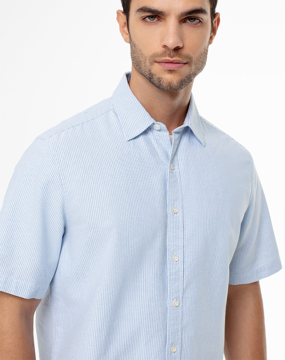 Camisa regular fit manga corta azul con rayas
