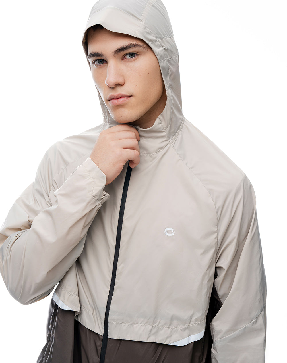 Chaqueta regular rompevientos taupe bloques hombre