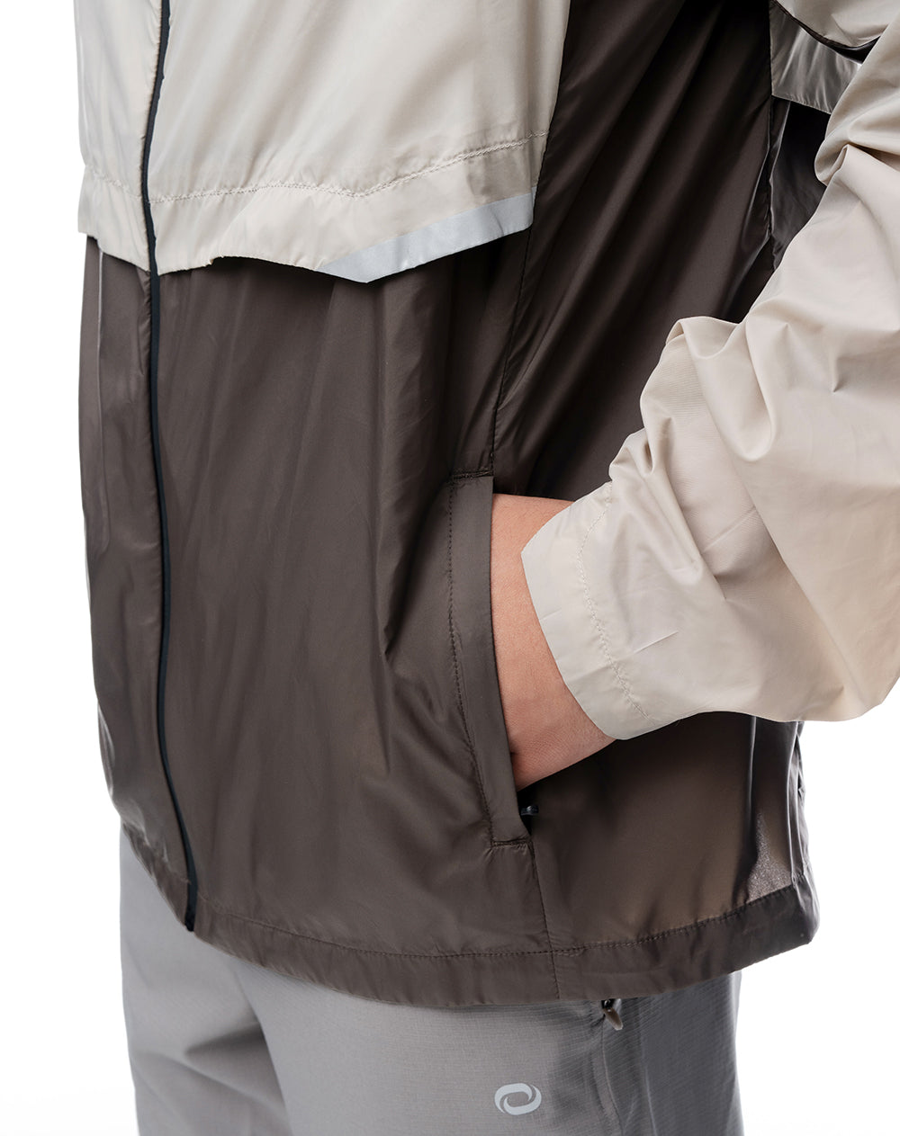 Chaqueta regular rompevientos taupe bloques hombre