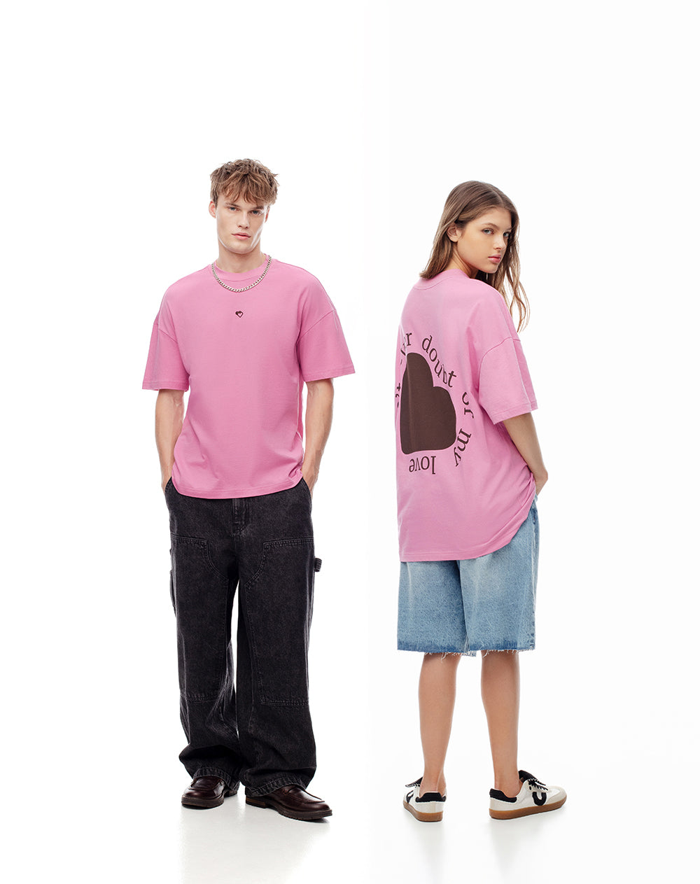 Camiseta regular algodón estampada rosa unisex