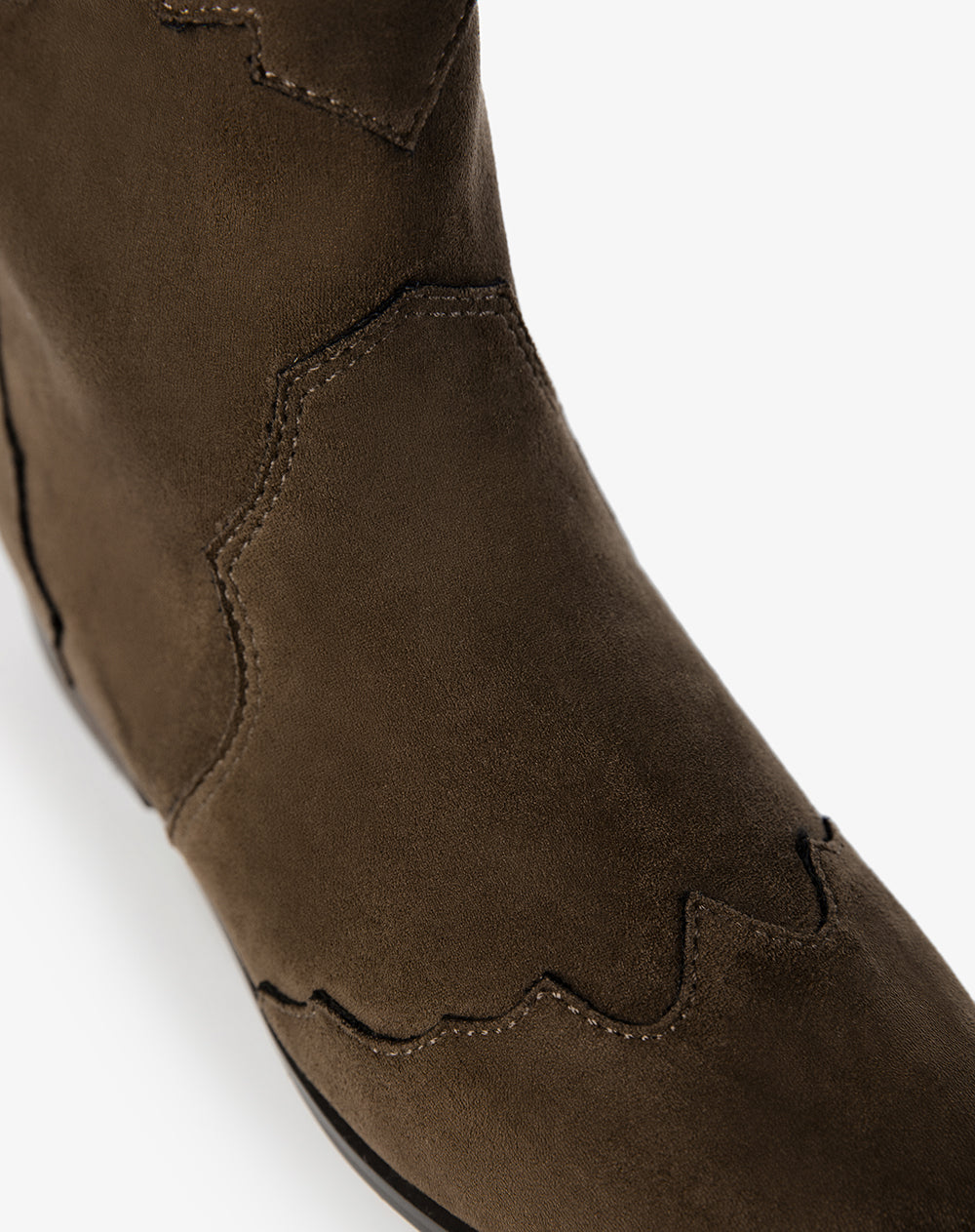 Botas tipo cowboy gamuzadas café niña