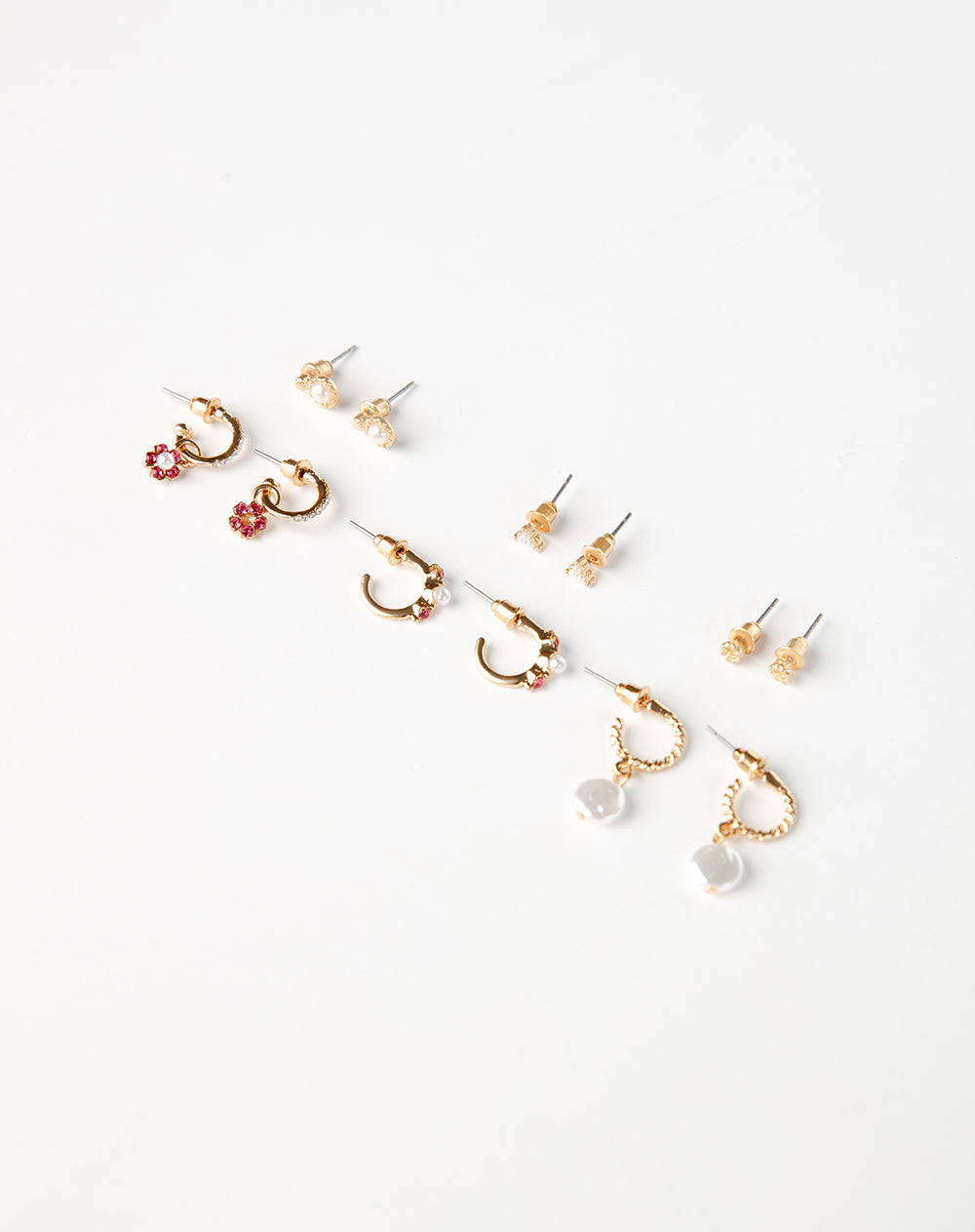 6 pares de aretes dorados