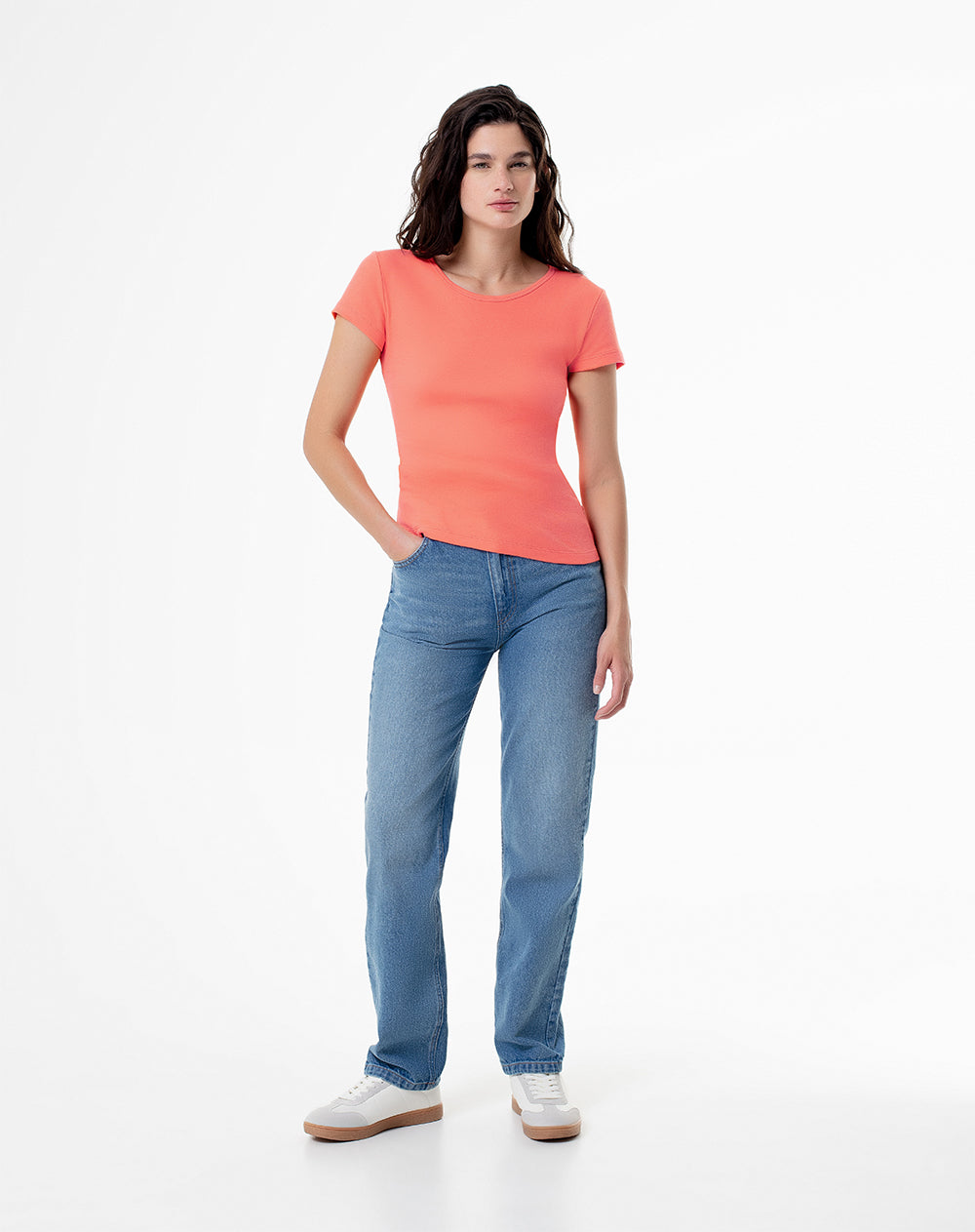 Camiseta slim fit manga corta coral