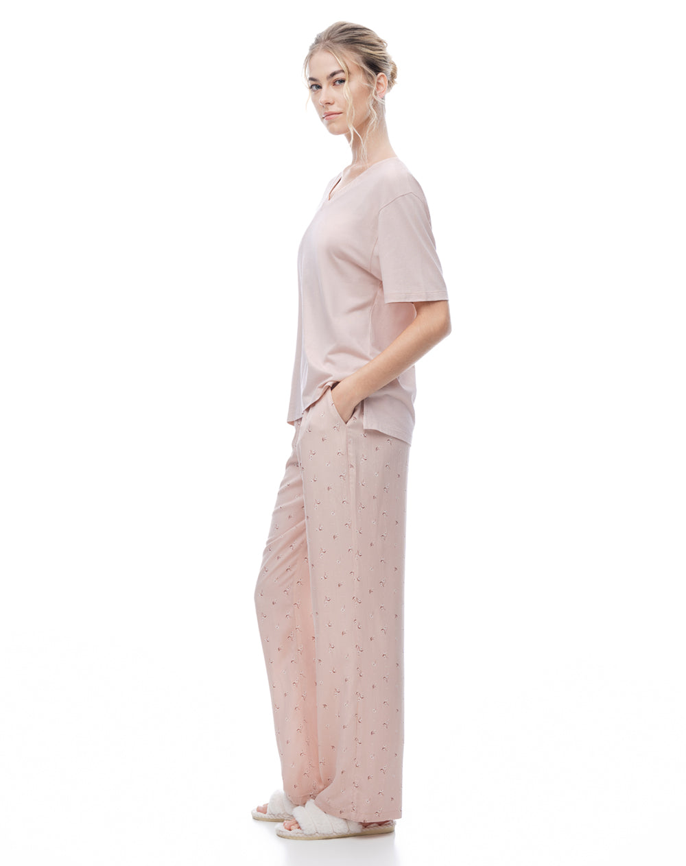 Pantalón relaxed tiro medio rosado estampado mujer