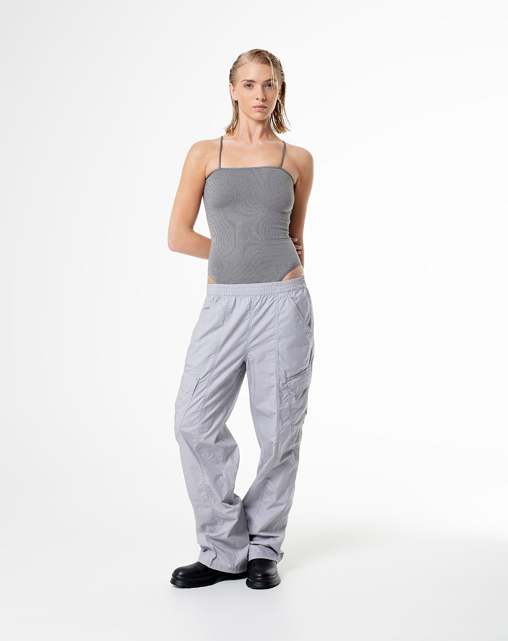 Body cuello cuadrado tiras gris