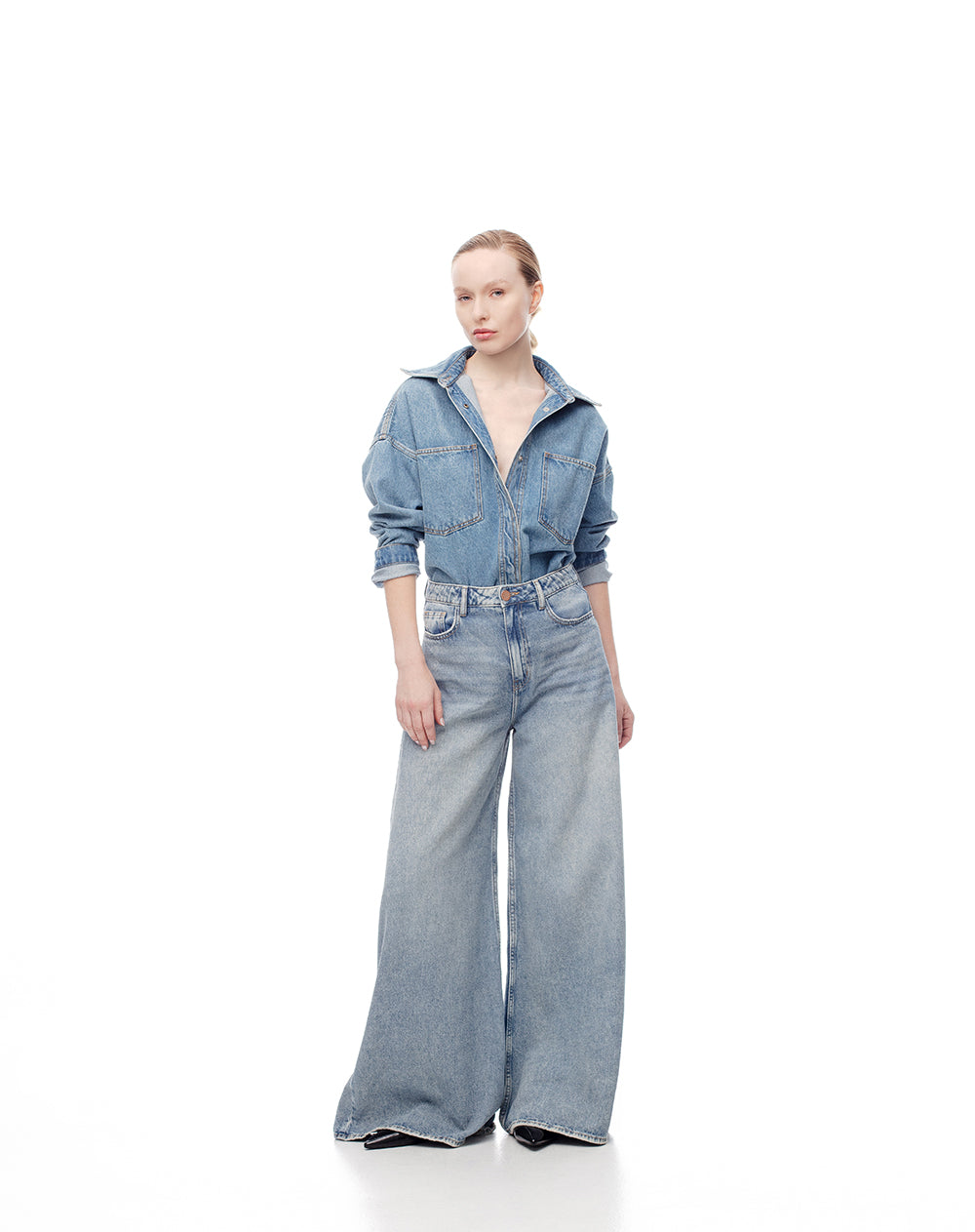 Jean loose fit tiro alto indigo claro