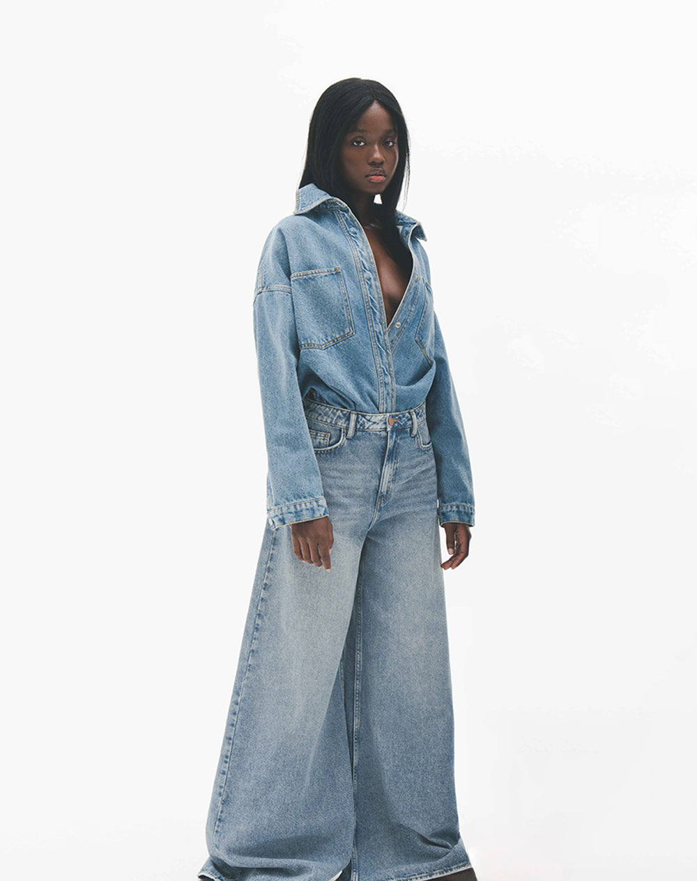 Jean loose fit tiro alto indigo claro