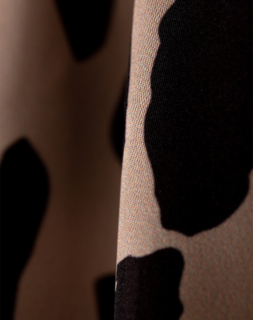 Pantalón loose fit tiro alto negro leopardo