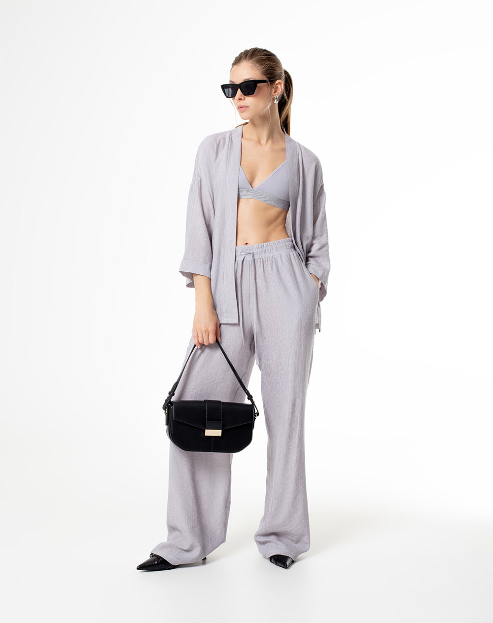 Pantalón relaxed fit tiro alto gris