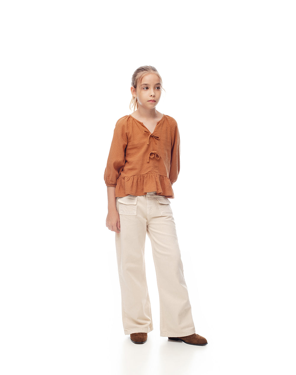 Pantalón fit tiro medio habano