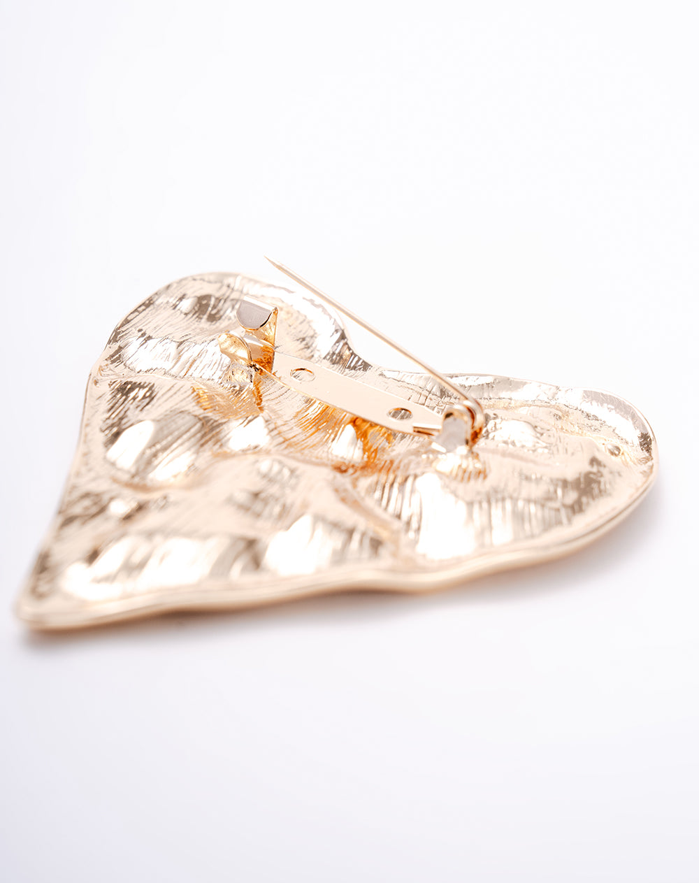 Prendedor corazón texturizado dorado