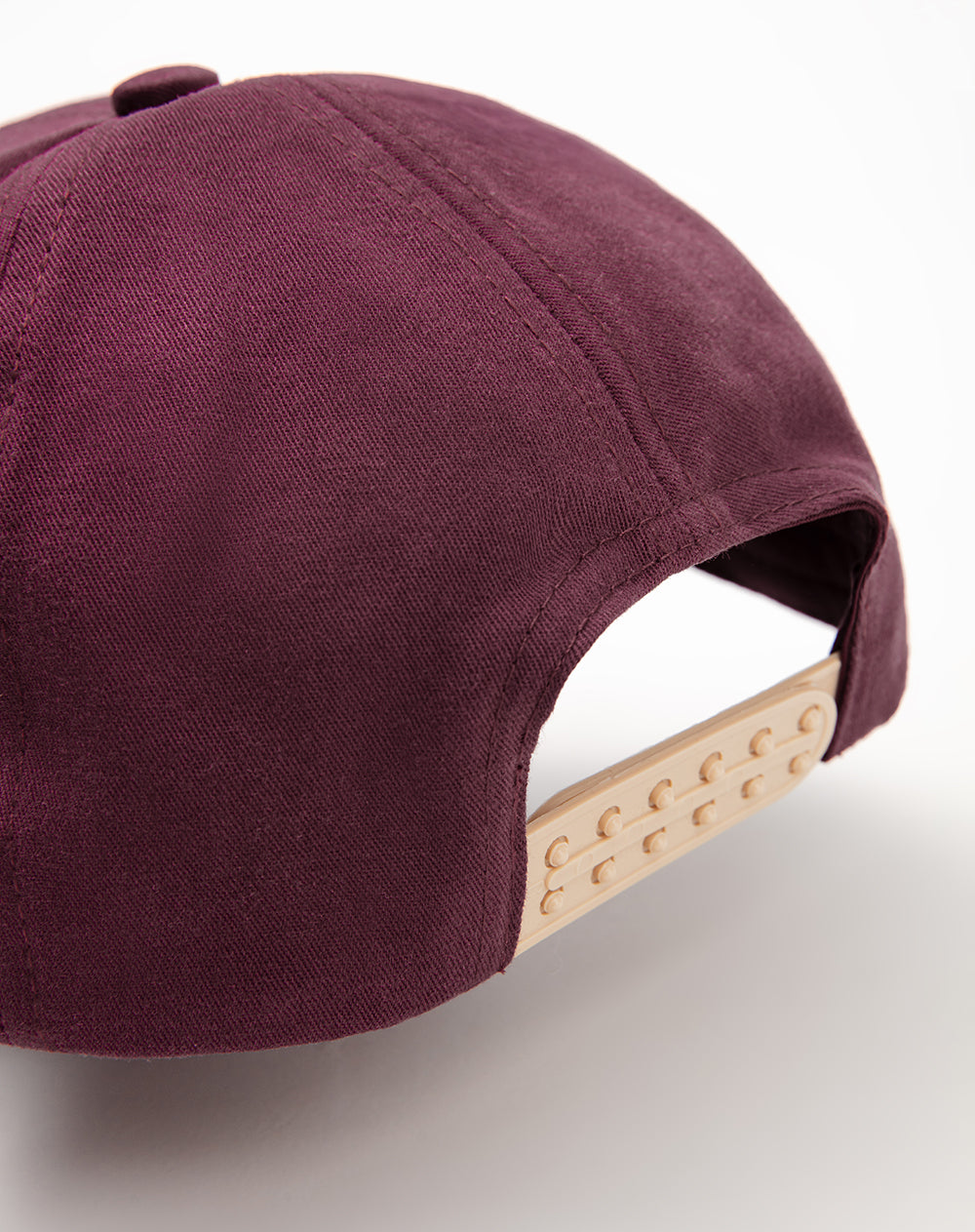 Gorra bordada vinotinto unisex