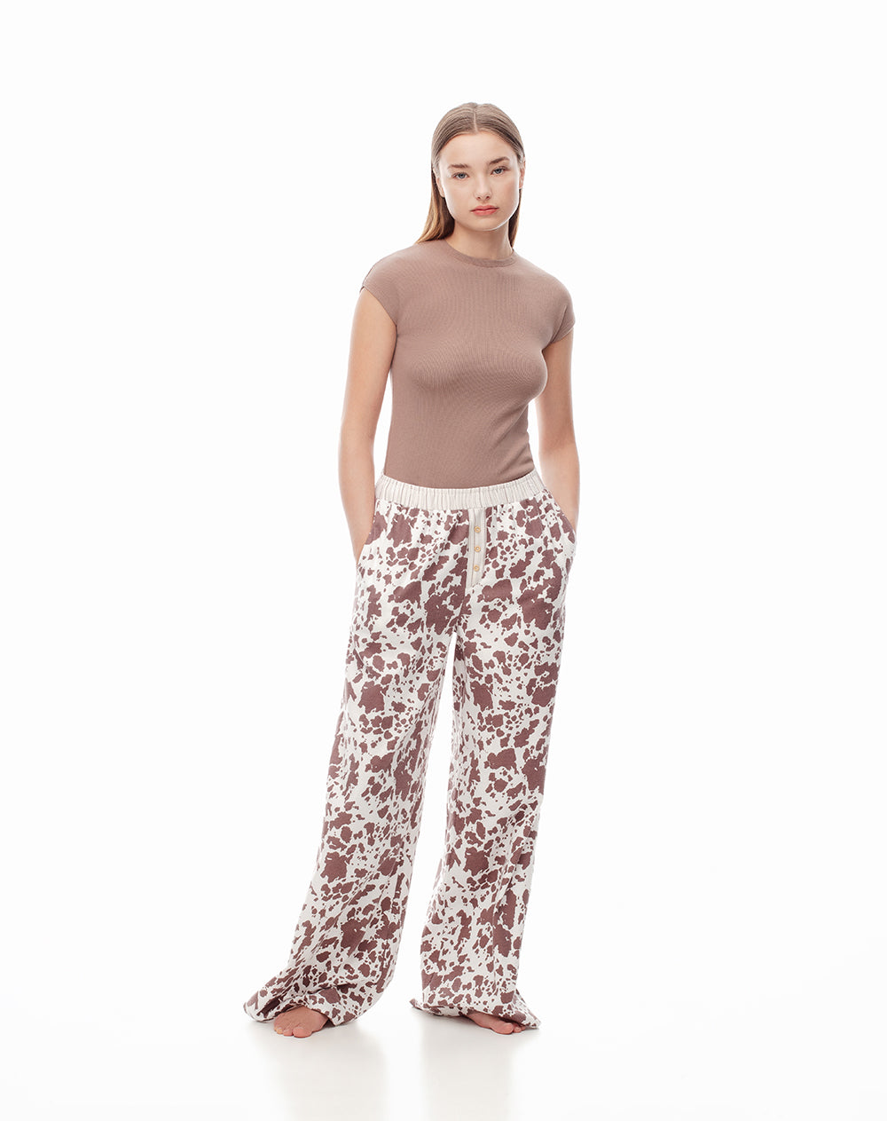 Pantalón relaxed fit tiro medio crudo estampado