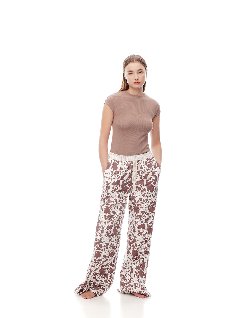 Pantalón relaxed fit tiro medio crudo estampado