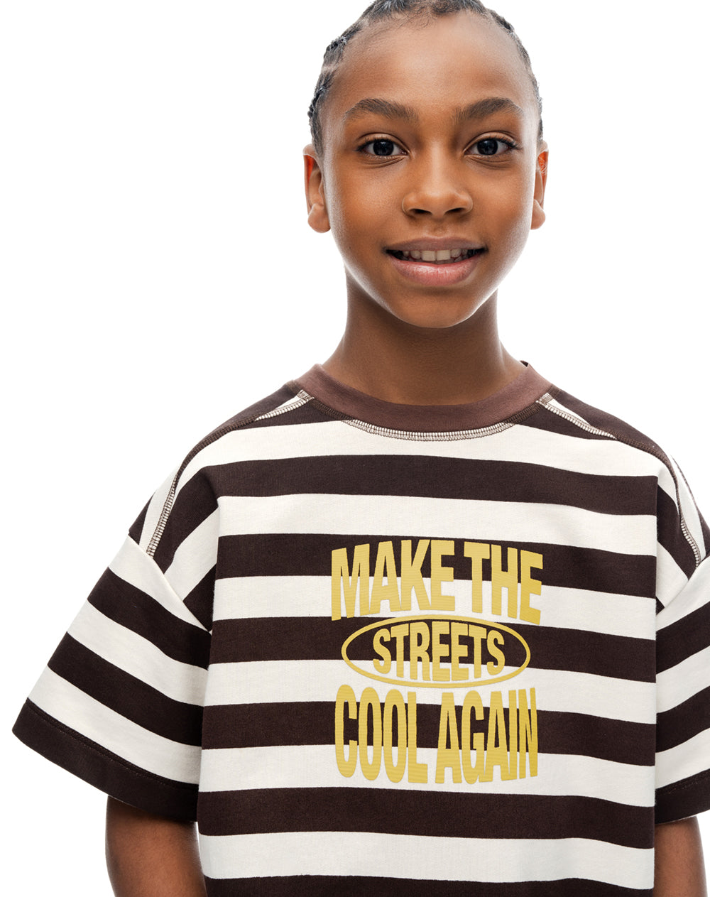 Camiseta regular manga corta café rayas niño