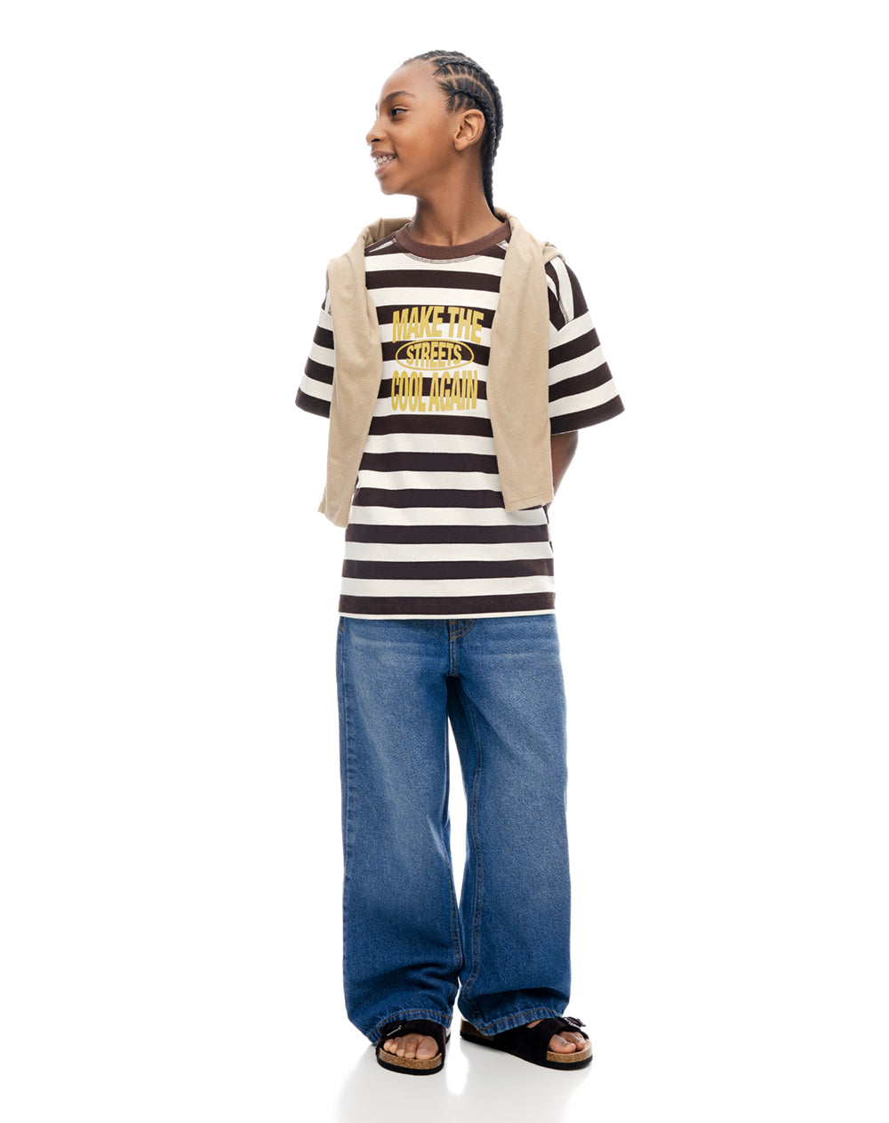 Camiseta regular manga corta café rayas niño
