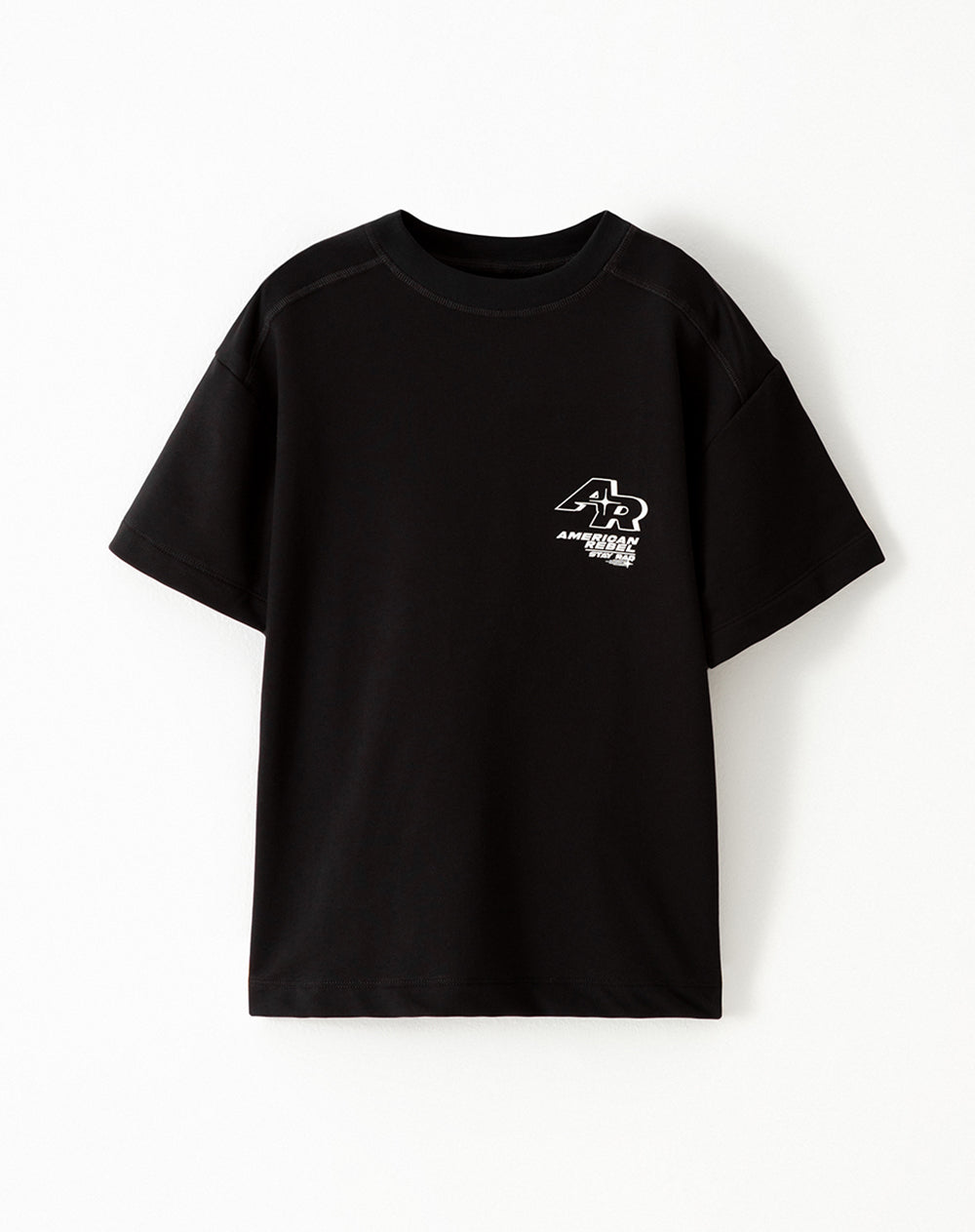 Camiseta regular fit manga corta negra