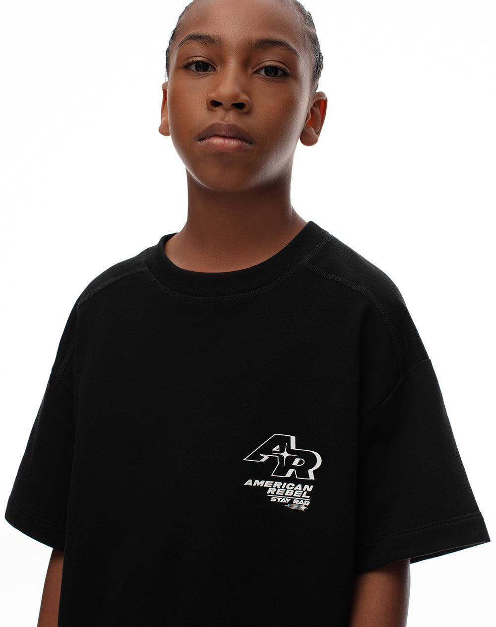 Camiseta regular fit manga corta negra