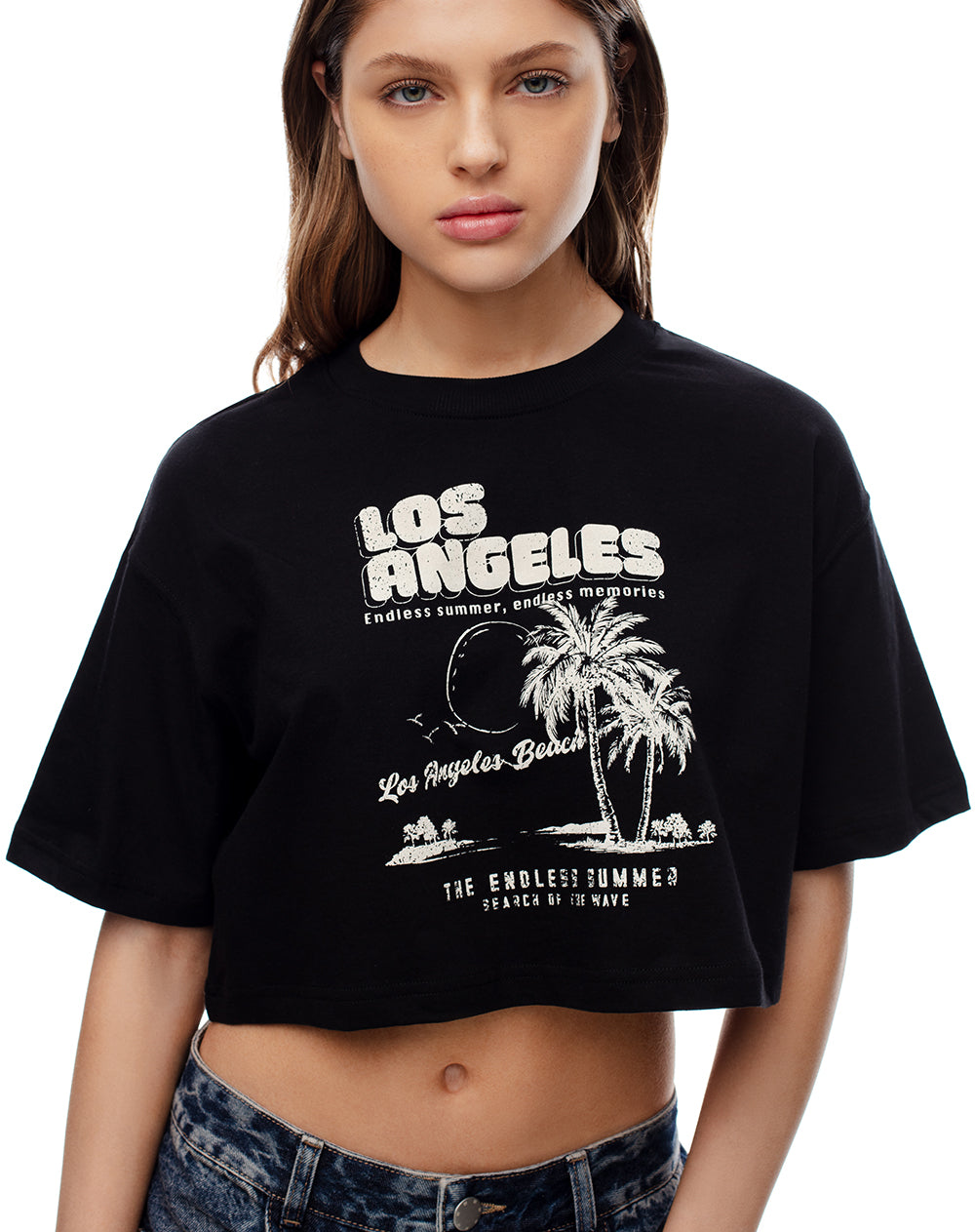 Camiseta crop regular algodón negra estampada mujer