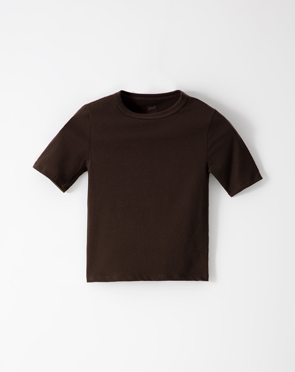 Camiseta fitted fit manga corta chocolate