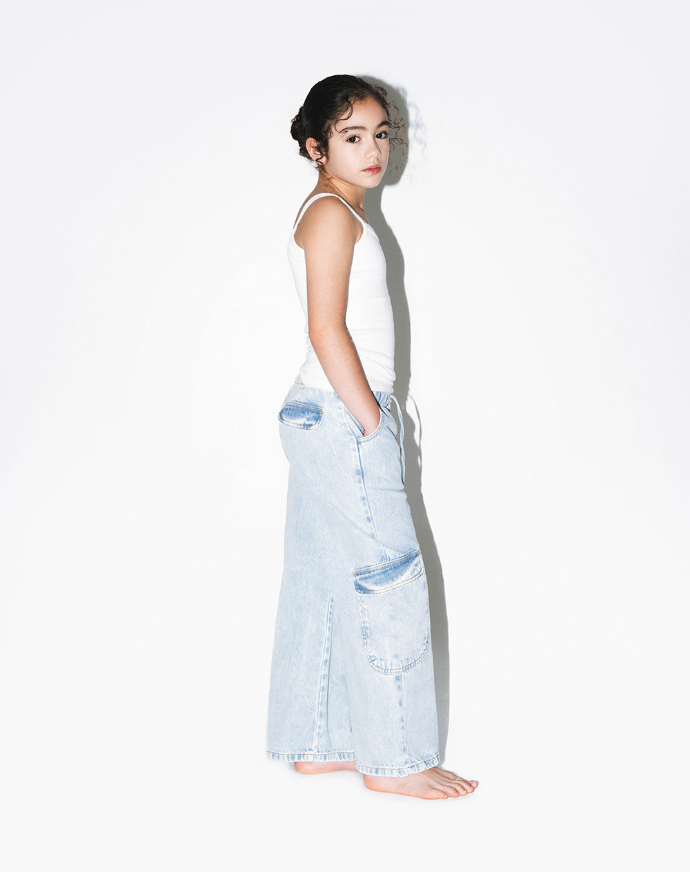 Jean cargo wide leg tiro alto índigo claro niña