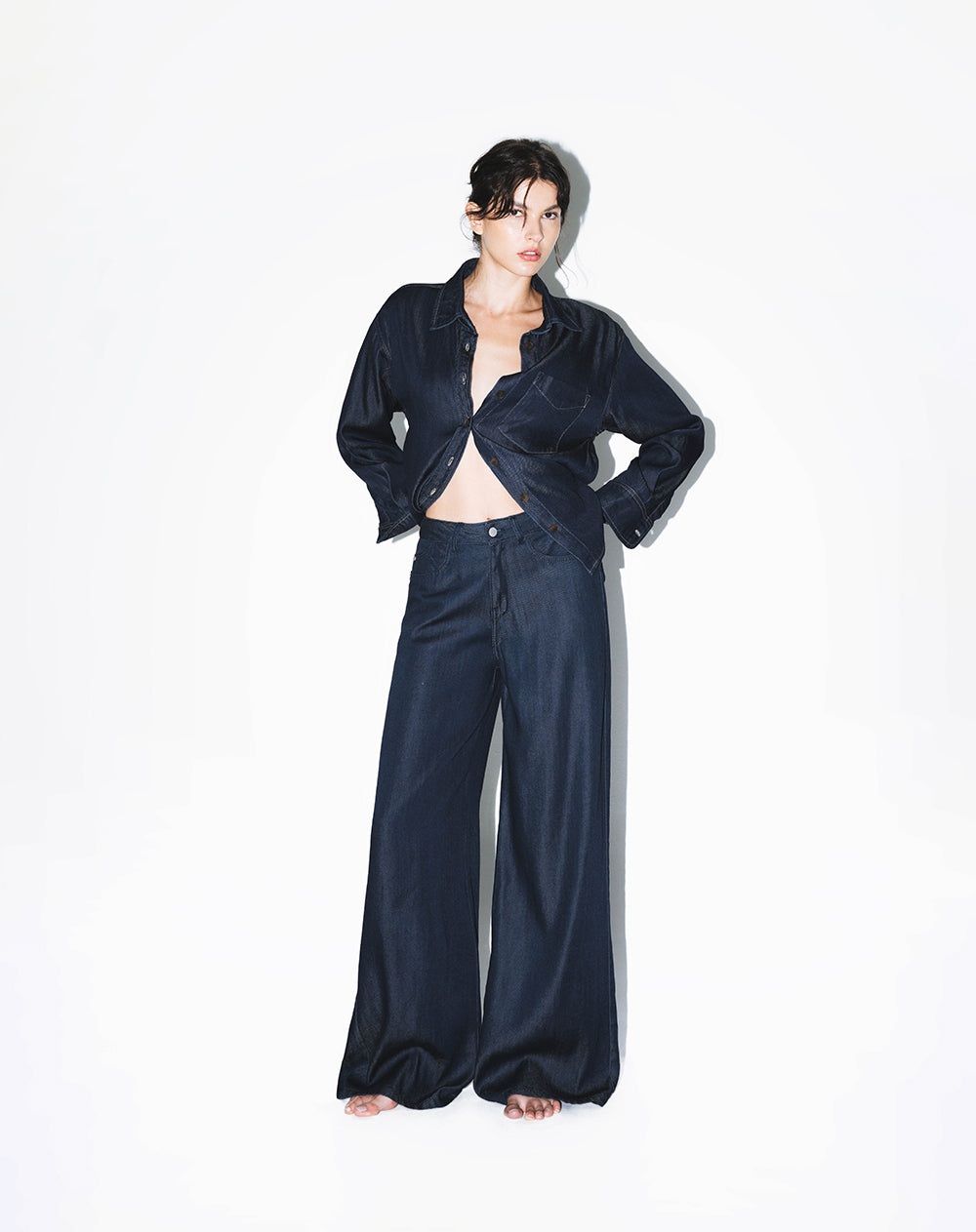 Jean wide leg tiro medio índigo oscuro mujer