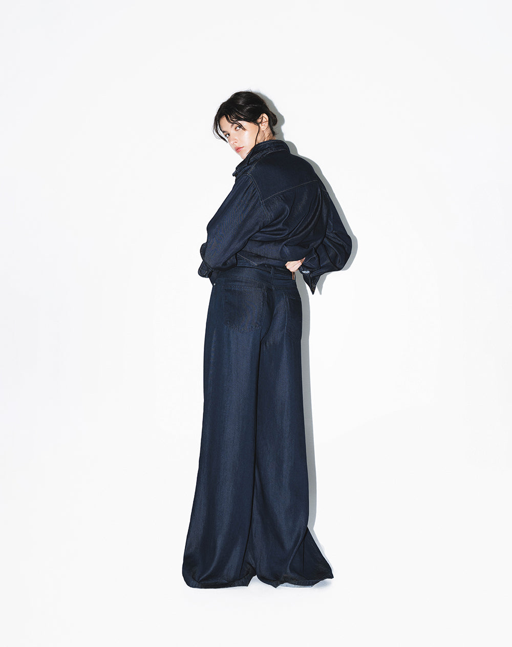 Jean wide leg tiro medio índigo oscuro mujer