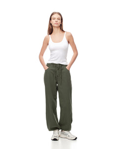 Pantalón tipo jogger tiro medio algodón pretina y bota en resorte verde para mujer