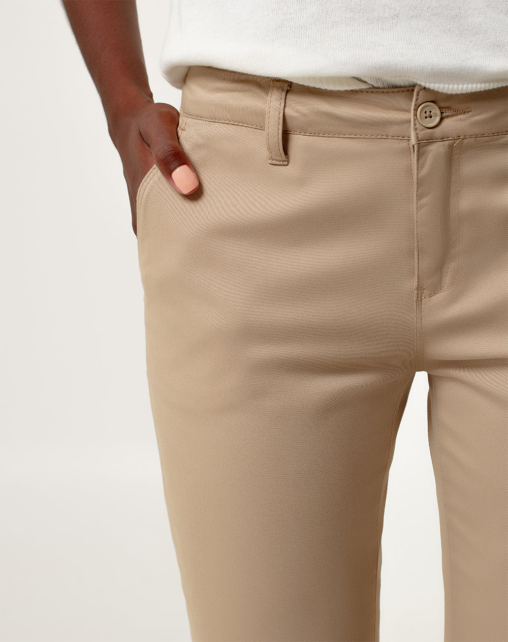 Pantalón skinny fit tiro medio en drill habano