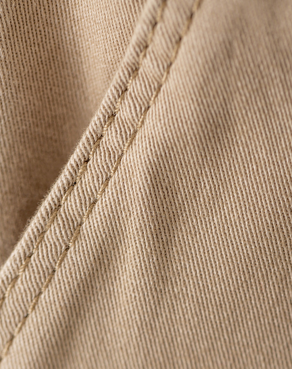 Pantalón skinny fit tiro medio en drill habano
