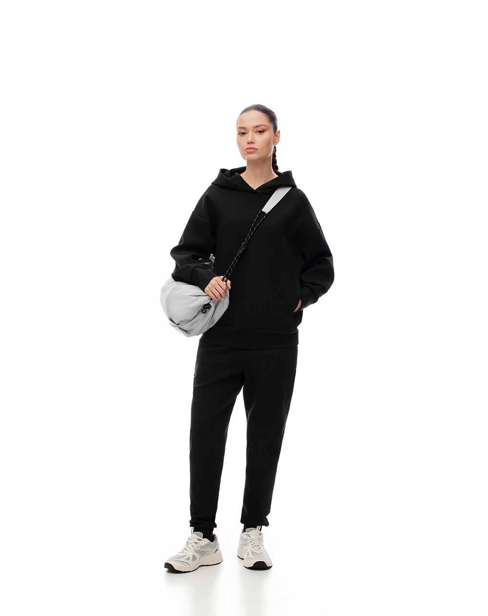 Jogger slim fit tiro medio negro