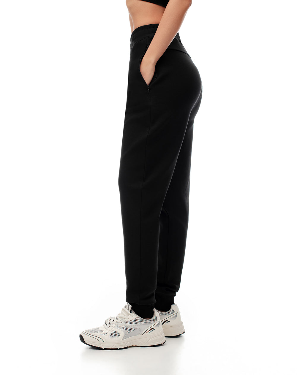 Jogger slim tiro medio negro mujer