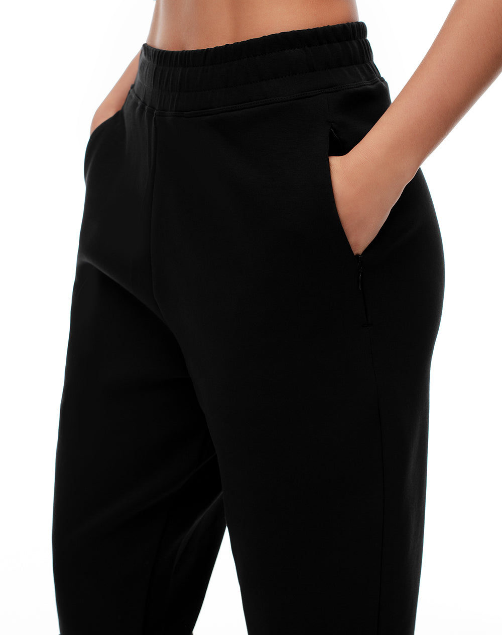 Jogger slim tiro medio negro mujer