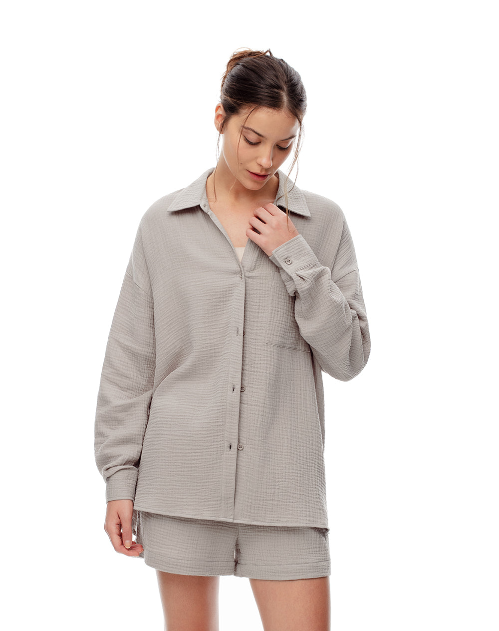 Camisa relaxed fit manga larga taupe