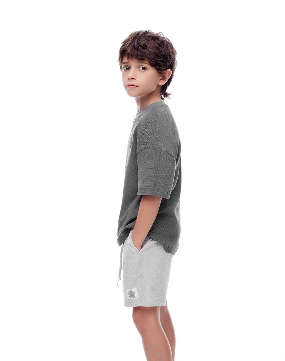 Bermuda regular algodón gris niño