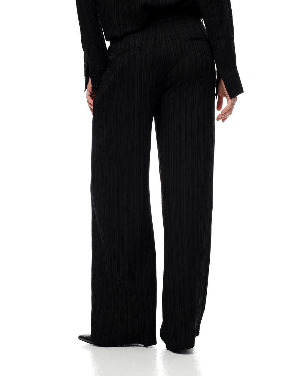 Pantalón wide leg tiro medio pliegues delanteros negro para mujer