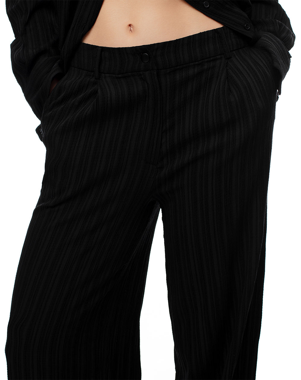 Pantalón wide leg tiro medio pliegues delanteros negro para mujer