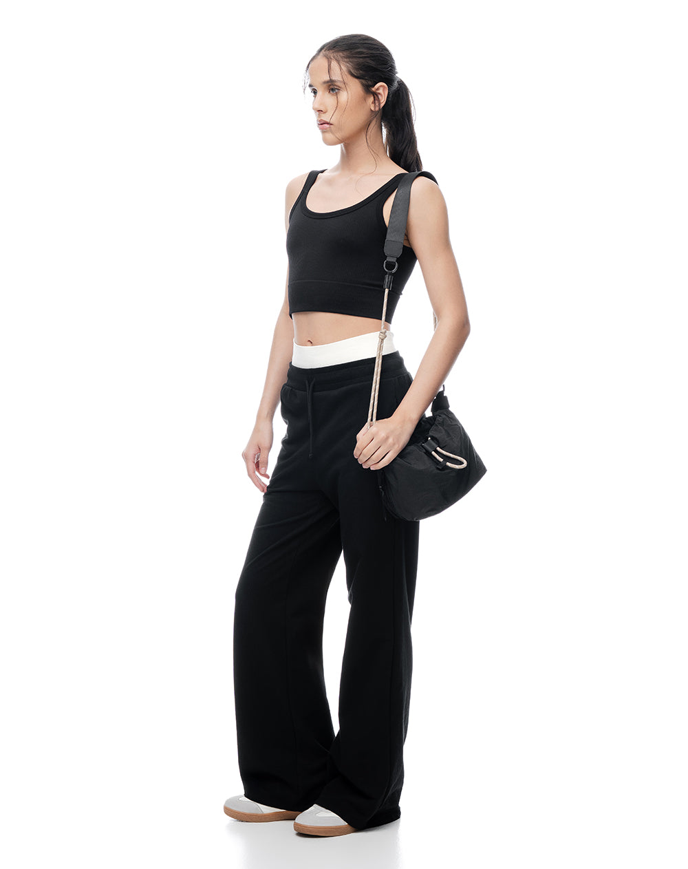Crop top deportivo seamless negro mujer