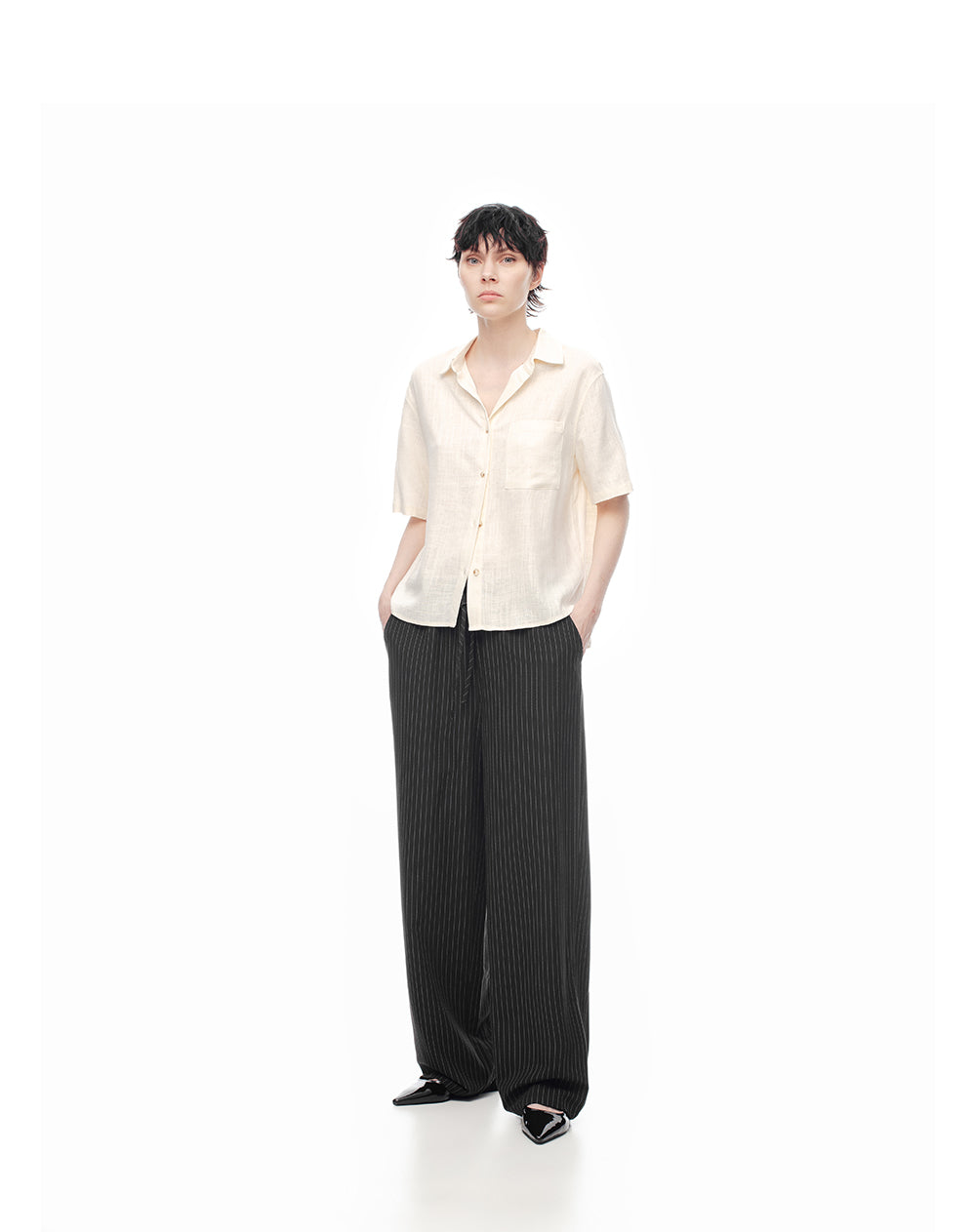 Pantalón regular fit tiro alto negro rayas