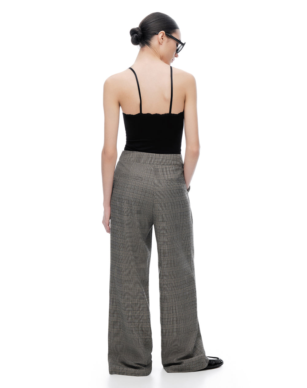 Pantalón wide leg tiro medio café cuadros mujer