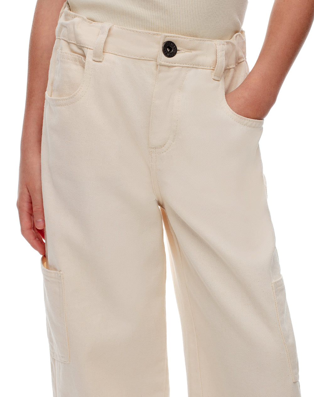 Pantalón cargo tiro medio denim elástico interno crema para niña