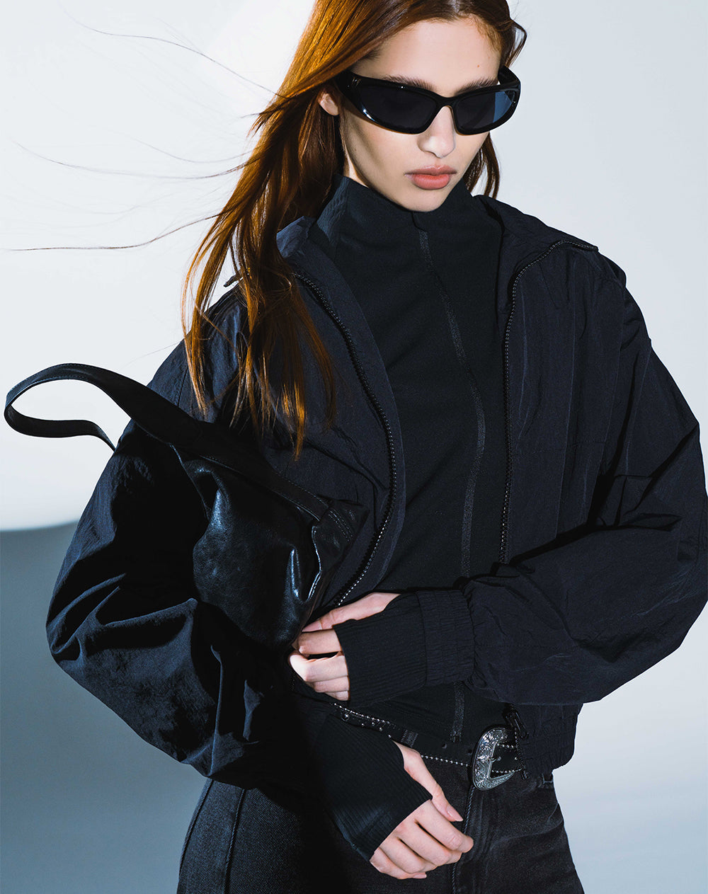 Chaqueta rompevientos negra mujer
