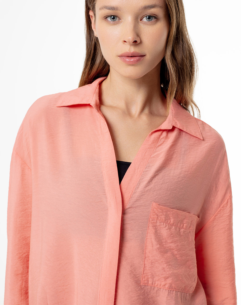 Camisa manga larga regular coral mujer