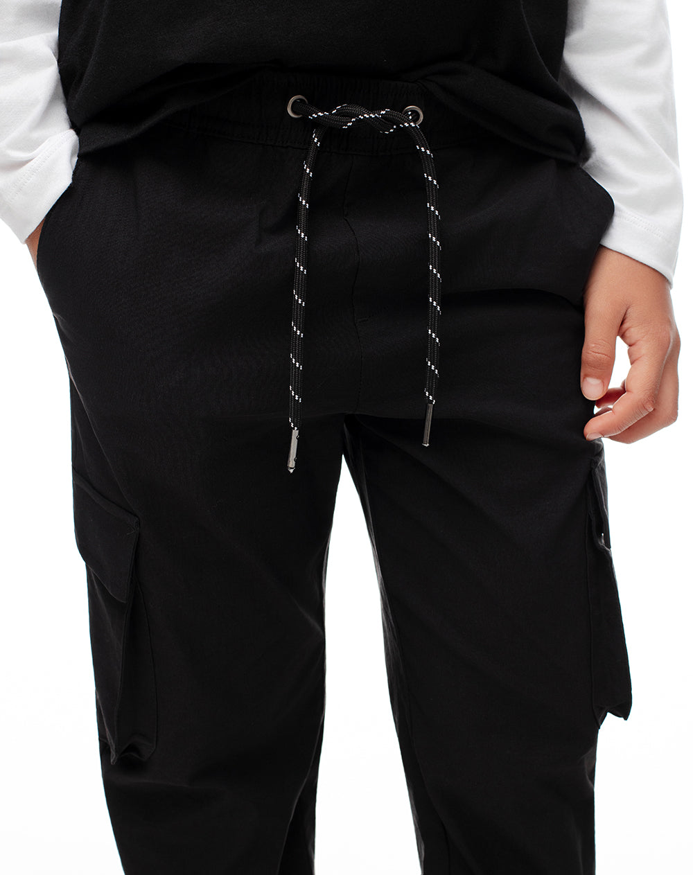 Pantalón regular fit tiro medio negro