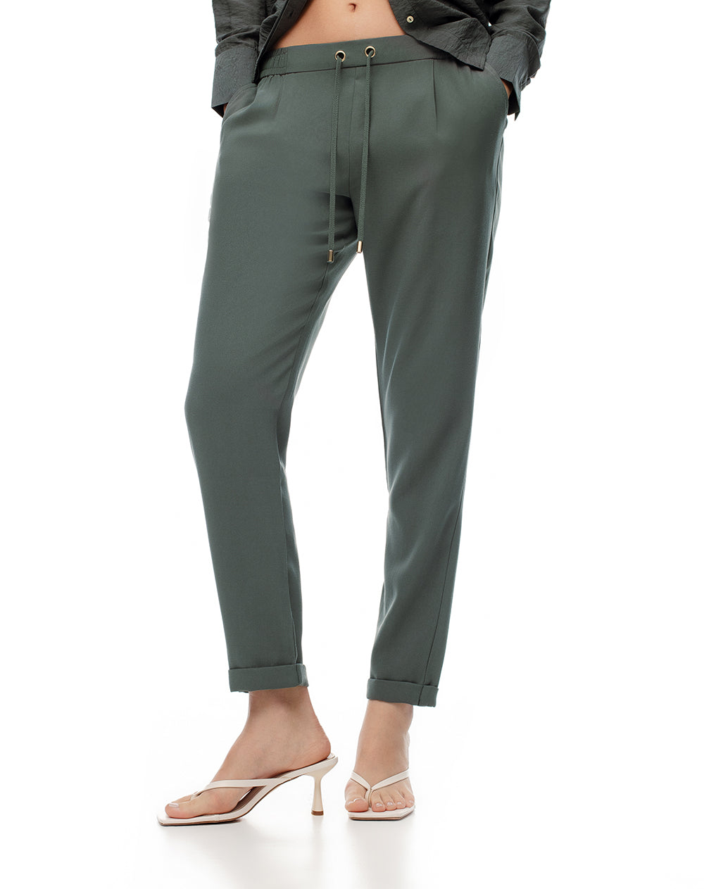 Pantalón regular fit tiro medio verde
