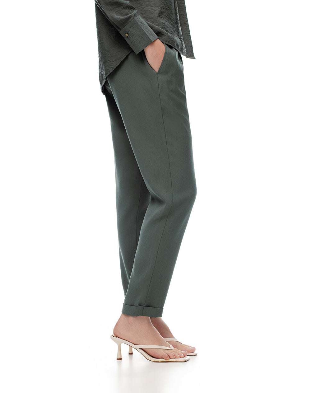 Pantalón regular fit tiro medio verde