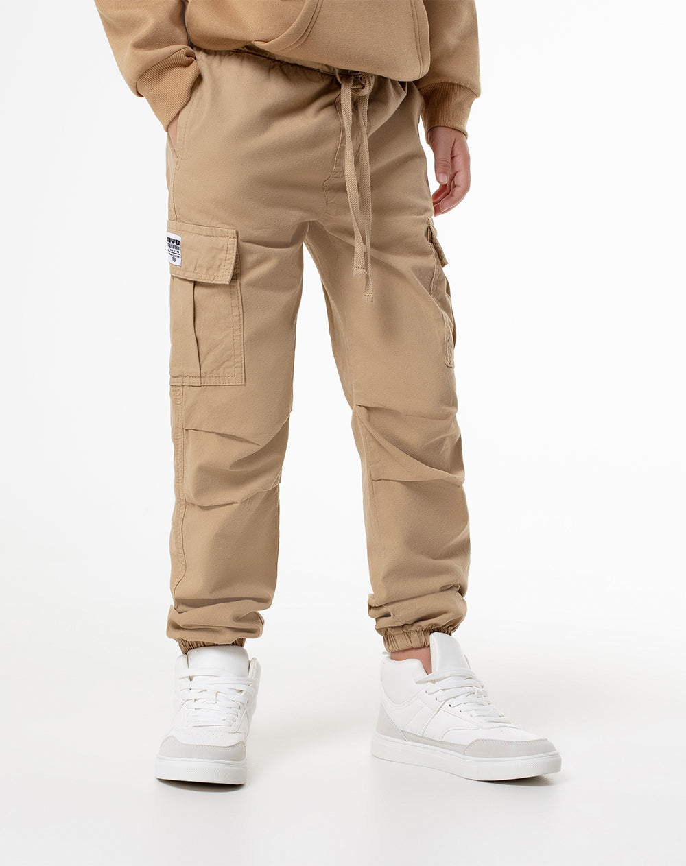 Jogger Lerem regular fit tiro medio en drill habano